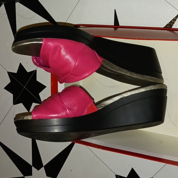 Bandolino Slip-On Wedges Leather - Like New - Picture 6 of 16